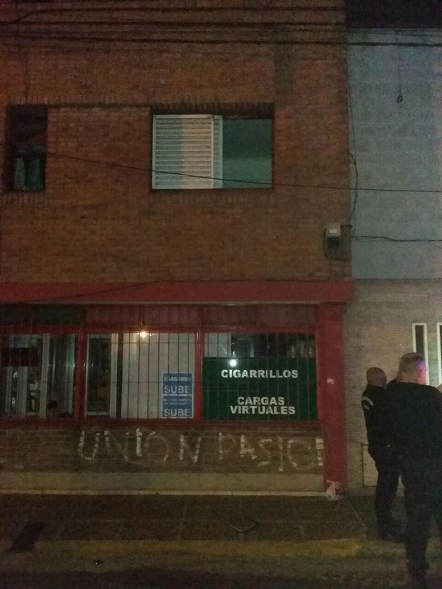 Dos hombres araña se tiraron de un primer piso y marcharon al calabozo