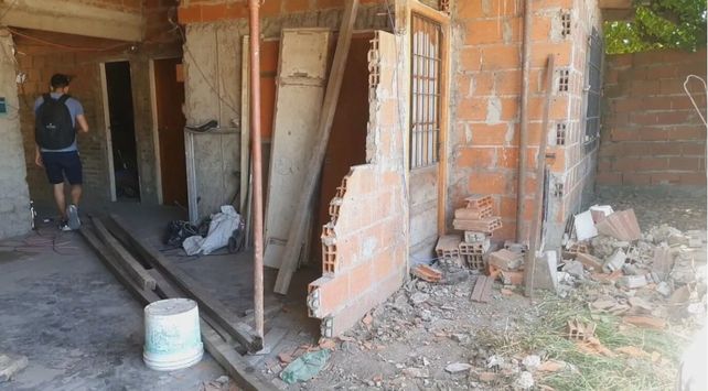 Un conductor alcoholizado incrustó su auto en una casa y mató a dos nenes