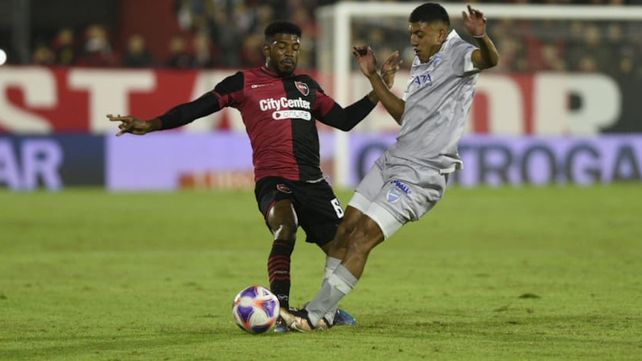 Newells lo definió sobre el cierre con un golazo de Mosquera