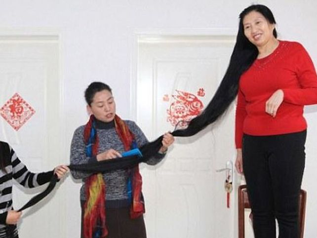 La mujer con el pelo más largo del mundo