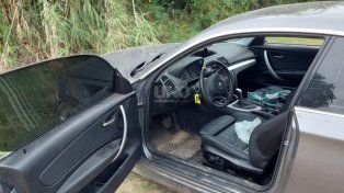 El auto de alta gama, el BMW, encontrado en el norte de la ciudad abandonado y vandalizado.&nbsp;