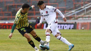 Franco Orozco tuvo su primer partido con la camiseta de Newells.