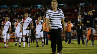 La imagen de Ricardo Lunari cuando dirigió la primera de Newell’s durante el primer semestre de 2014. Esperaba que lo ratificaran en el cargo, pero no sucedió.