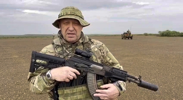 Prigozhin en Africa del Norte el lunes pasado, en la que fue su última aparición pública. Dos días después moriría a bordo de su jet volando sobre Rusia. 