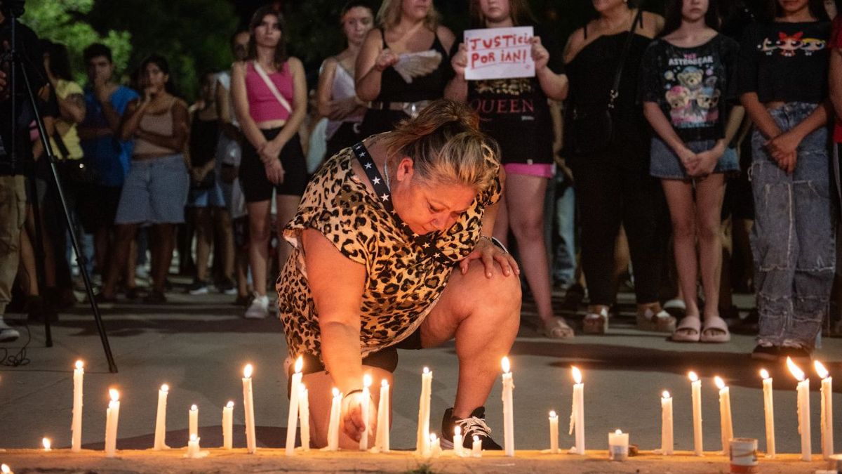 Velas y globos para recordar a Ian, el alumno asesinado en San Cristóbal