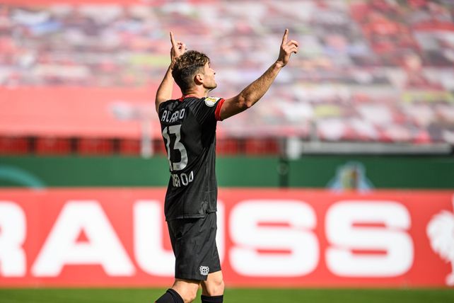 Alario marcó para Bayer Leverkusen en la Copa de Alemania