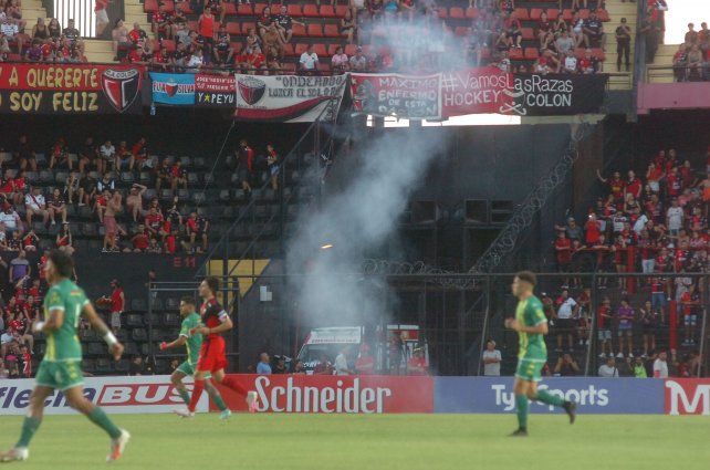 Las autoridades de Seguridad le pidieron a la dirigencia de Colón la expulsión de los hinchas detenidos contra Aldosivi.