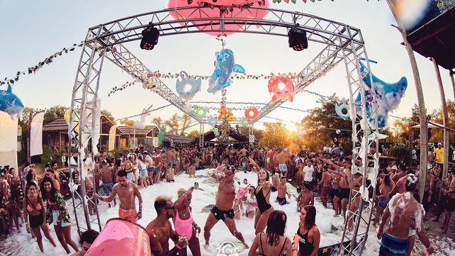Una megafiesta de Garden Island