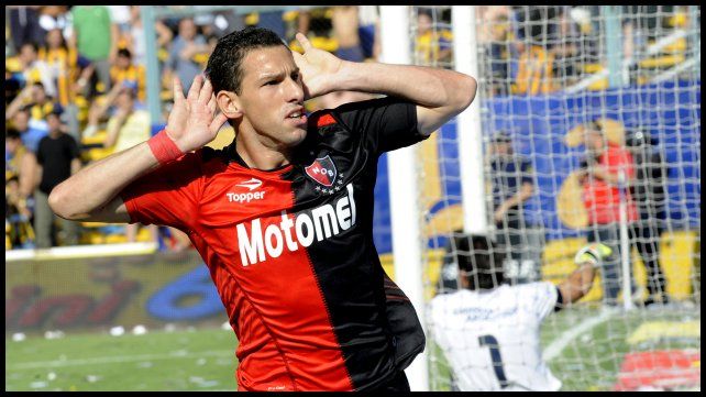 Maxi festeja su gol ante su clásico rival, el del empate, en un partido que el Canalla ganaría 2 a 1. 20/10/2013