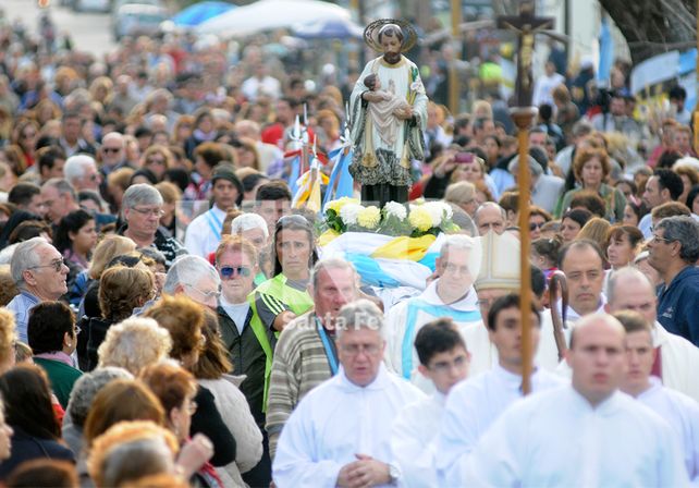 Devoción. Cientos de fieles hacen suya la celebración cada 7 de agosto. UNO de Santa Fe/José Busiemi