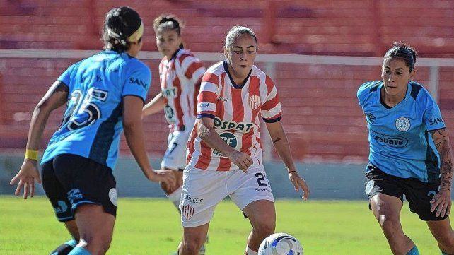 Unión empató con Belgrano y sumó su primer punto en el campeonato.