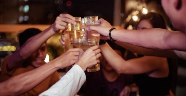 Durante todo el mes de dicembre el consumo de alcohol es excesivo. Alerta por lo que toman los adolescentes