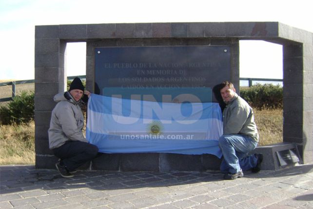 Ex combatientes santafesinos rindieron homenaje a los caídos