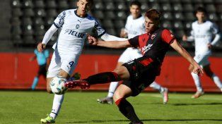 Mateo Slvetti, a pesar de la derrota, hizo un buen partido en la reserva de Newells.