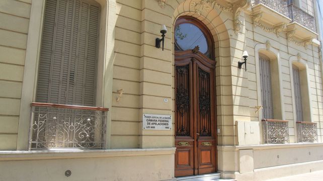 Resolución. Los jueces afirmaron que por las lesiones graves del inspector el delito no prescribió.