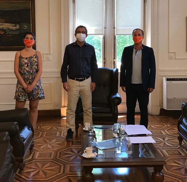 El intendente Pablo Javkin junto a los diputados provinciales Rubén Giustiniani y Agustina Donnet.
