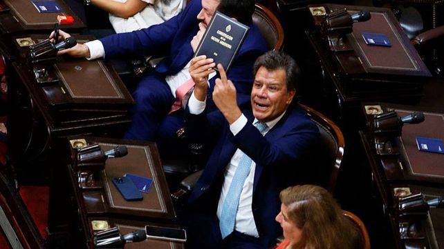 Santiago Caputo fue denunciado por amenazar a Facundo Manes