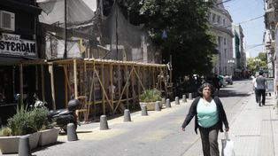 La demolición del sector delantero del local, muy dañado, comenzó hace poco. El resto quedará en pie.