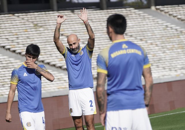 El defensor de 38 años no sumó minutos en el partido ante Estudiantes.