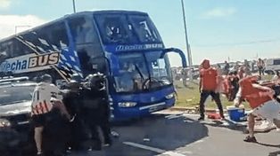 La dirigencia de Unión repudió el accionar policial contra sus hinchas y busca material de lo sucedido el sábado.