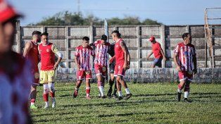 Atlético Paraná festejó en suelo Mondonguero.