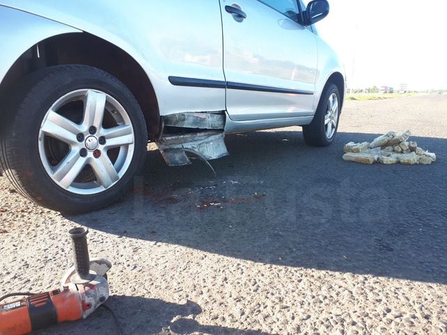 Detenido por llevar droga oculta en los zócalos de un auto