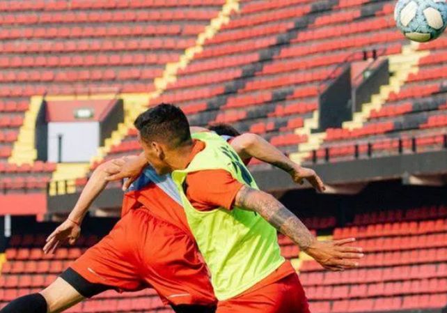 Eduardo Domínguez comienza a afianzar el equipo de Colón para el inicio del torneo.