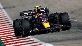 Checo Pérez se benefició en la tabla general tras la descalificación de Hamilton