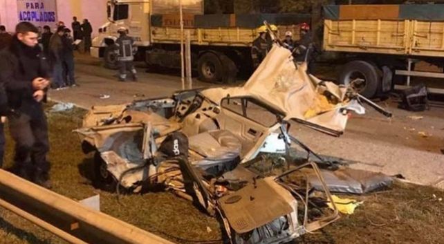 Cuatro adolescentes murieron al chocar en una persecución policial
