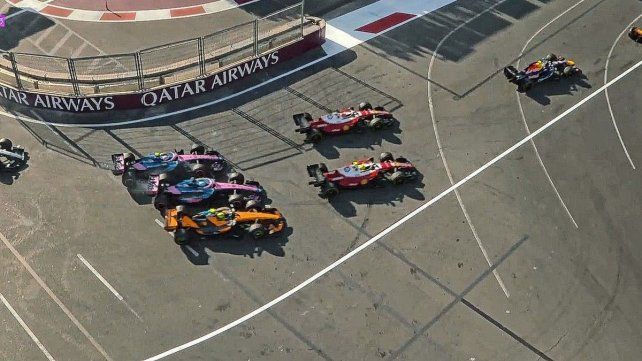 Franco Colapinto chocó a su compañero de equipo Pierre Gasly y debió abandonar.