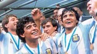 Adorni omitió mencionar a Diego Maradona y recibió una catarata de insultos