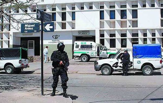 Hospital Paterson. El agresor fue gravemente herido por sus hijos y estaba internado con pronóstico reservado.