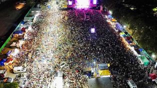 La Fiesta de la Playa sigue sumando miles de personas en Concepción del Uruguay.