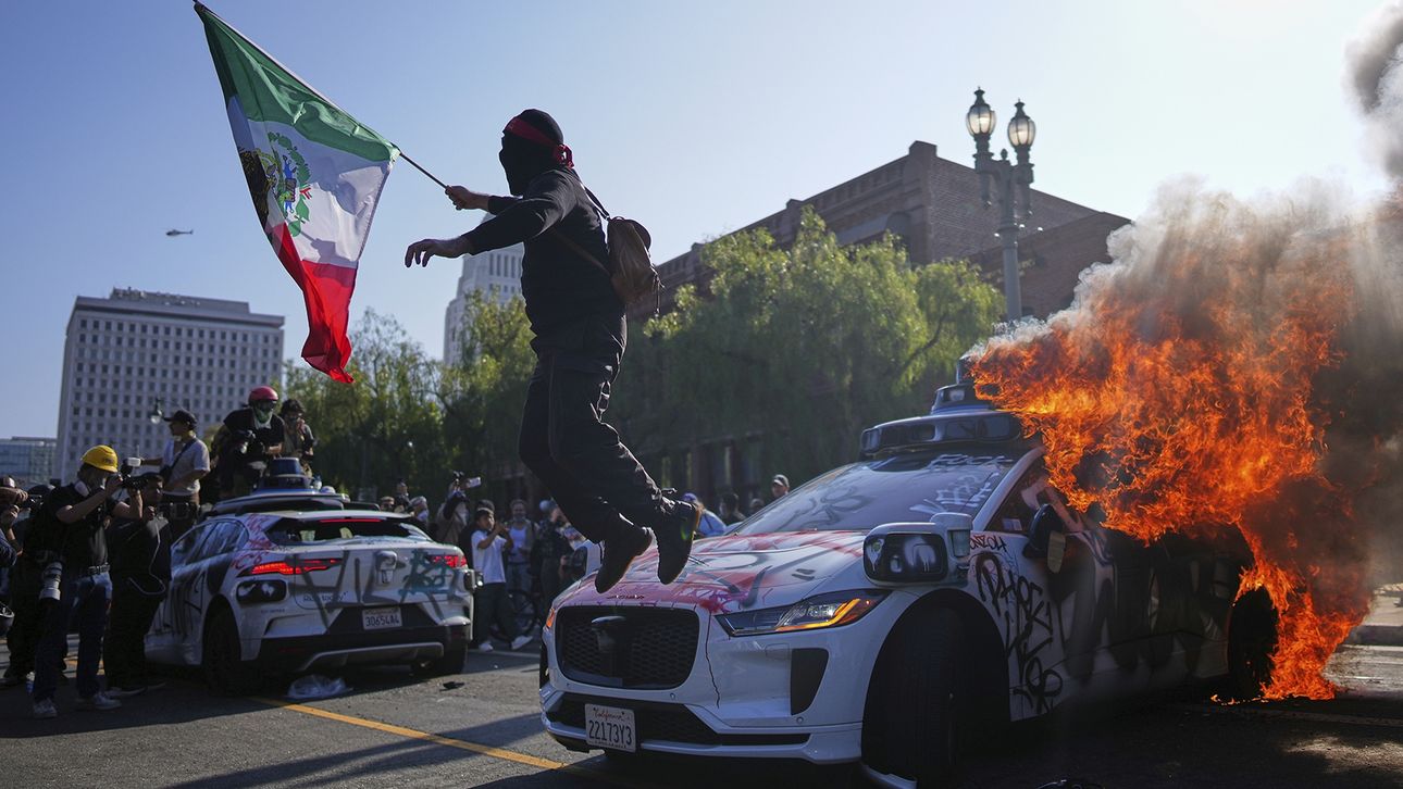 Los Ángeles: protestas contra las redadas antimigrantes de Donald Trump