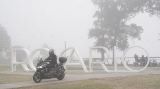 El tiempo en Rosario: el miércoles también empieza con niebla