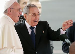 El Papa llegó a La Habana y elogió el deshielo entre Cuba y Estados Unidos