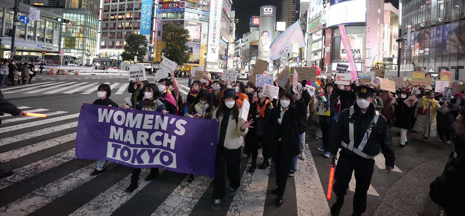Mujeres participan de una marcha para conmemorar el Día Internacional de la Mujer el viernes 8 de marzo de 2024 en Tokio. (Foto AP/Eugene Hoshiko) Mujeres participan de una marcha para conmemorar el Día Internacional de la Mujer el viernes 8 de marzo de 2024 en Tokio. (Foto AP/Eugene Hoshiko)