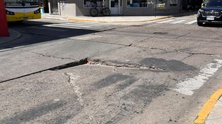 Hundimiento en 9 de Julio y Salta: comienzan los trabajos de reparación y habrá cortes de tránsito y desvíos de colectivos