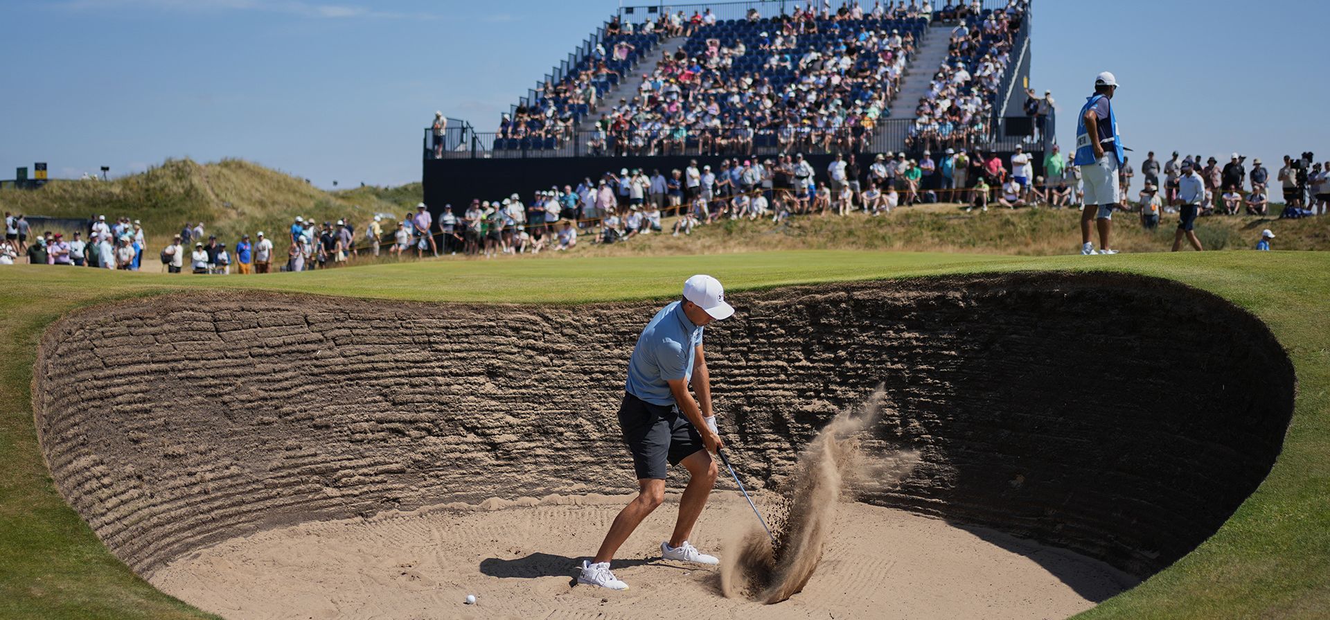 Jordan Spieth, de Estados Unidos, sale de un búnker en el hoyo 7 durante una ronda de práctica para el Campeonato Británico Abierto de Golf en el club de golf Royal Birkdale, en Southport, Inglaterra, el martes 14 de julio de 2026. (Foto AP/Jon Super) Jordan Spieth, de Estados Unidos, sale de un búnker en el hoyo 7 durante una ronda de práctica para el Campeonato Británico Abierto de Golf en el club de golf Royal Birkdale, en Southport, Inglaterra, el martes 14 de julio de 2026. (Foto AP/Jon Super)