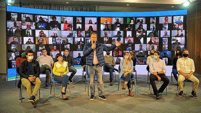 Hackearon un acto de Bordet y aparecieron personas teniendo sexo en la transmisión