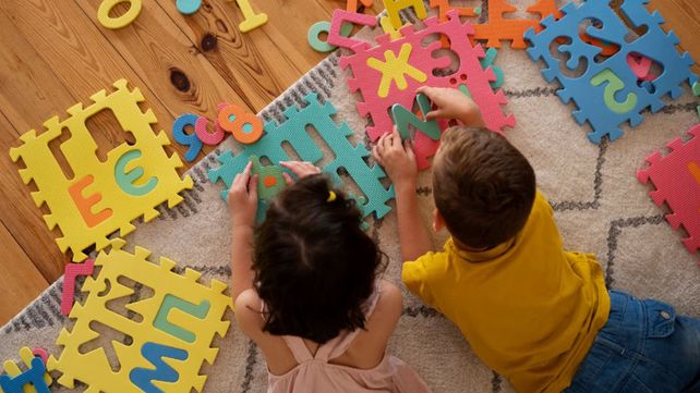 Demencia digital y un debate sobre las consecuencias del uso excesivo de pantalla en Niños y Jóvenes