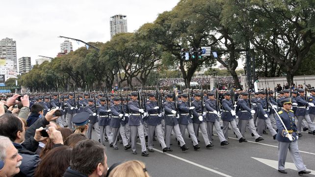 Las bandas militares cierran la celebración del Bicentenario
