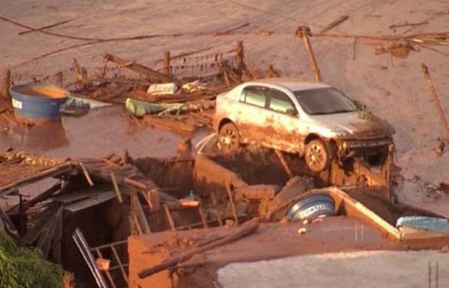 Al menos 17 muertos y 75 heridos tras ruptura de dique en Brasil