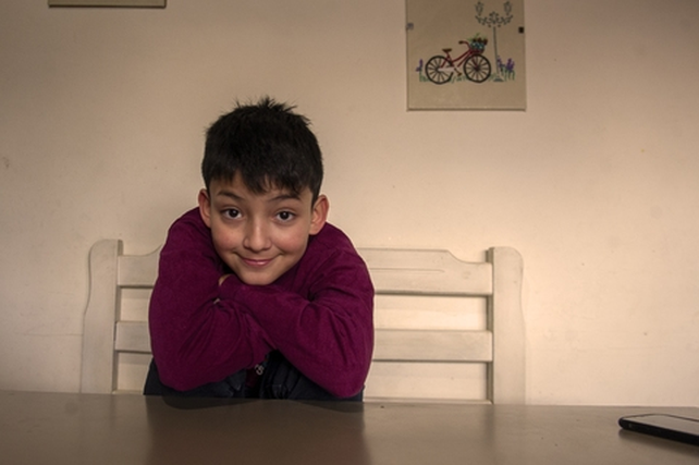 La sonrisa de Uriel. El chico está contento con la repercusión que tiene su historia en Tik Tok y otras redes sociales.