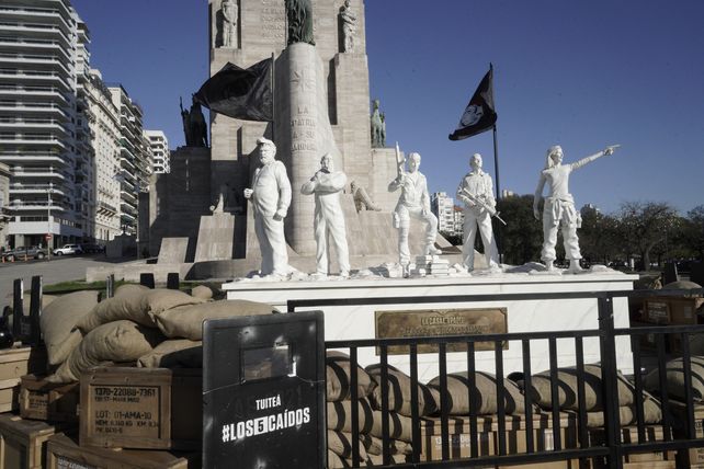 Netflix rinde tributo a La casa de papel frente al Monumento a la Bandera