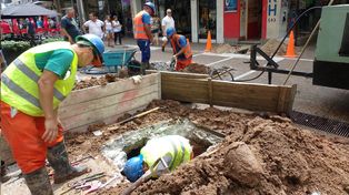 ASSA está renovando las conexiones de agua potable en la Peatonal