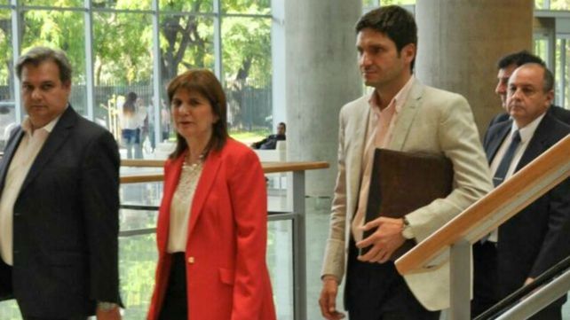 La ministra Bullrich y su par santafesino Maximiliano Pullaro.