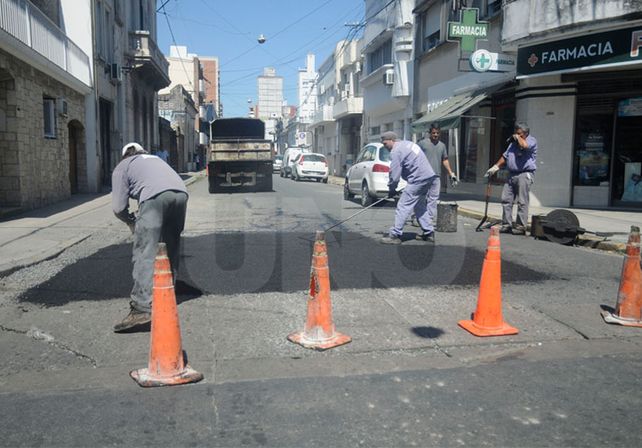 En las calles. Uno de los proyectos se vincula a bacheo y ripiado. UNO de Santa Fe/Manuel Testi