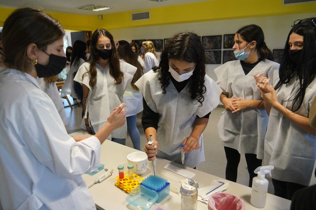 Los equipos directivos de escuelas de gestión privada y oficiales