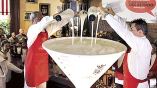 El bar cubano Floridita  celebra a Hemingway con un enorme daiquirí